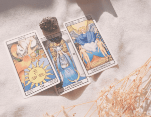 Cartas-INVERTIDAS-Qué-significa-cuando-una-carta-del-Tarot-sale-al-revés-sofia-cano-tarotista